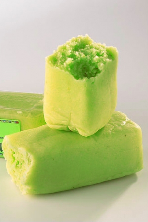 Pâte d'Amande Verte (33% d'Amande): Bahadourian, Pâte d'Amande Verte (33% d' Amande) Paquet 250g - Fantasia, Cuisines des Continents